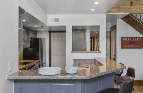 Mountain Village Condo | Sleeps 10 - Year Round Out The Door Trail Access.-Ski in-Ski out
