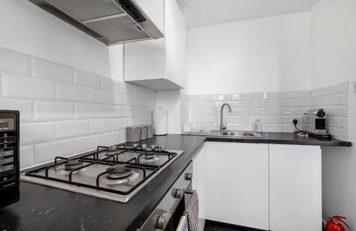 Island Gardens House | Sleeps 11 - Family and Contractor Home -Free Parking Near Canary Wharf, ExCel,O2