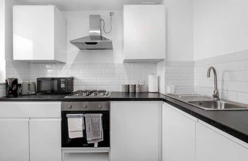 Island Gardens House | Sleeps 11 - Family and Contractor Home -Free Parking Near Canary Wharf, ExCel,O2