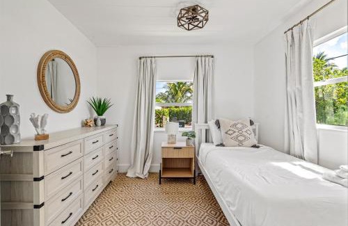 Delray Beach House | Sleeps 11 Walk to Atlantic Pool w Sun Deck