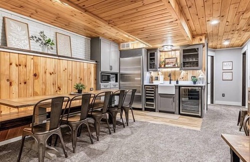 Stone Lake Resort | Sleeps 110+ 24 Bed/20 Bath Retreat Center Long Lake
