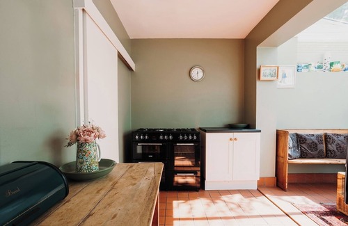 Cowes House | Sleeps 12-14 - Dog Friendly - Parking - Cowes