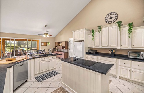 Morriston House | Sleeps 12, 2 Kitchens, Private, Perfect For Families & Small Groups