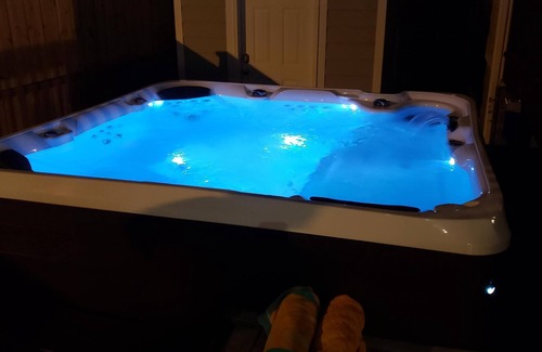 Sylvan Heights House | SLEEPS 12! 2 Units HOT TUB GAMEROOM POOL TABLE, 1.6~ miles to Downtown fun.