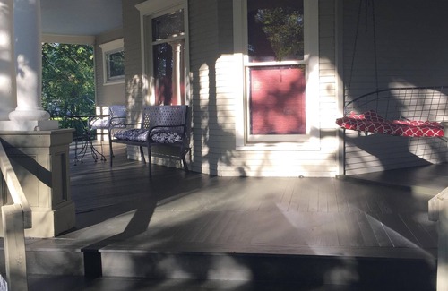 Dexter House | Sleeps 12…. 5 beds and a sofa sleeper. 20 min from West Des Moines.