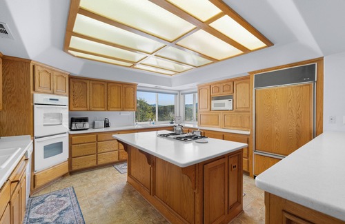 Lakehead House | Sleeps 12! Charming 3BR house with Game Room, Large Garage & Stunning Lakeviews