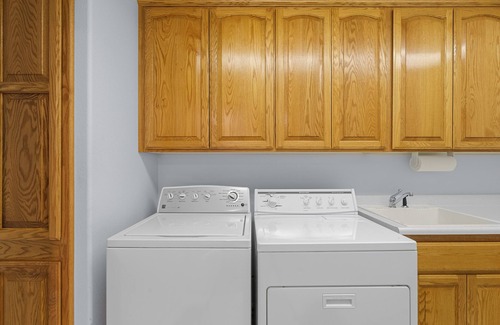 Lakehead House | Sleeps 12! Charming 3BR house with Game Room, Large Garage & Stunning Lakeviews