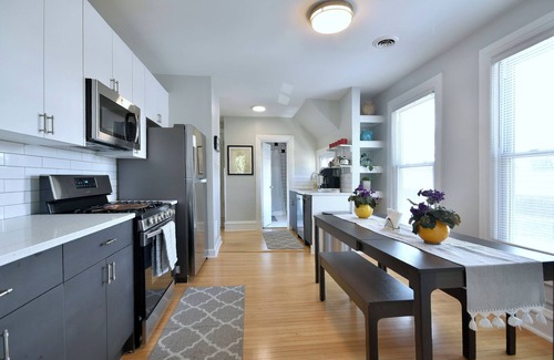 Oak Park House | Sleeps 12 Comfortably with 8 Bedrooms, 3 Full Bathrooms, 2 Kitchens and Parking