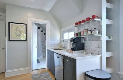 Oak Park House | Sleeps 12 Comfortably with 8 Bedrooms, 3 Full Bathrooms, 2 Kitchens and Parking
