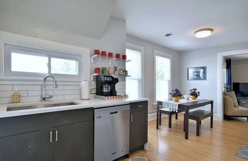 Oak Park House | Sleeps 12 Comfortably with 8 Bedrooms, 3 Full Bathrooms, 2 Kitchens and Parking