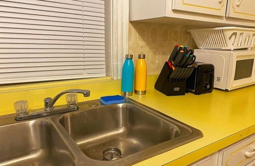 Charleroi House | Sleeps 12! Cozy Charleroi, Near Pittsburgh PA