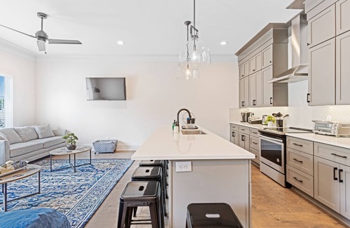 Greenwood House | *SLEEPS 12* Keep the Secret *EAST NASH2* 4BR* 4BA*