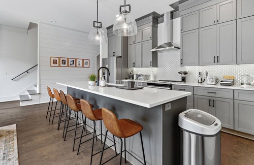 Greenwood House | *SLEEPS 12* Keep the Secret *EAST NASH5* 4BR* 4BA*