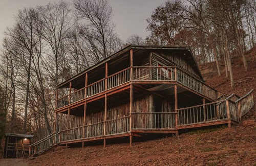 Lynx Cabin | Sleeps 12| Private Bathroom | Stunning Views