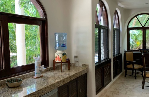 Playacar Fase I House | Sleeps 12 short walk to the best beach in Playa, Infiniti pool, AC in all rooms
