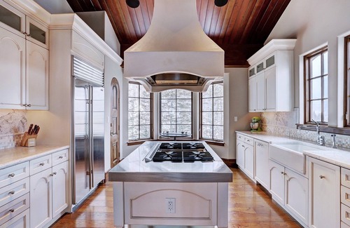 Vail Ski Chalet | Sleeps 12! Ski-In/Ski-Out Chalet + Views