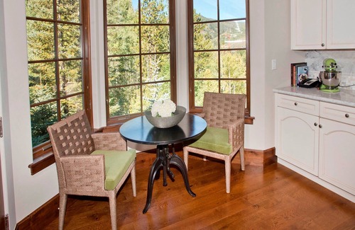 Vail Ski Chalet | Sleeps 12! Ski-In/Ski-Out Chalet + Views