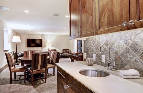 Vail Ski Chalet | Sleeps 12! Ski-In/Ski-Out Chalet + Views