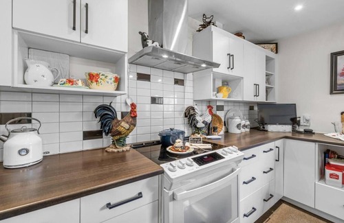 Clinton House | Sleeps 13, Restored Farmhouse at Red Sands Golf Course