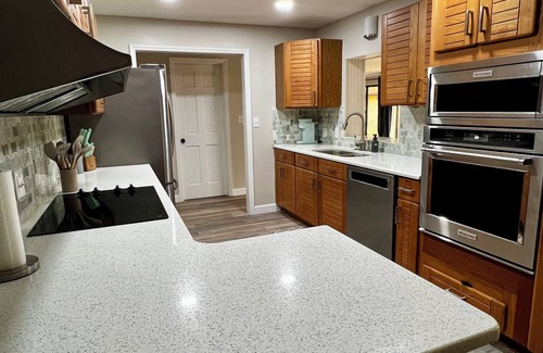 Astor House | Sleeps 13, theater, waterfront, close to springs and forest. Old Florida