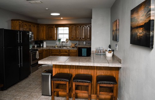 Eastland House | SLEEPS 14- Serene Lakefront Retreat, Best Views on the Lake