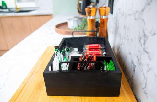 Old Trafford House | Sleeps 14 The Old Trafford Family Zen by Genesis Living