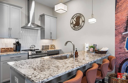 Nashville House | Sleeps 15 - Pet Friendly! Hot Tub/Full Gym/Poker - Near Broadway