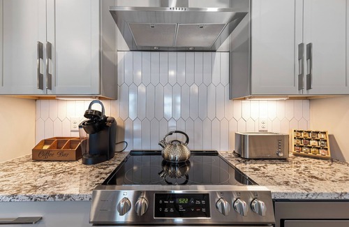 Nashville House | Sleeps 15 - Pet Friendly! Hot Tub/Full Gym/Poker - Near Broadway