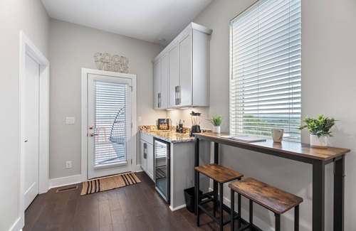 Nashville House | Sleeps 15 - Pet Friendly! Hot Tub/Full Gym/Poker - Near Broadway