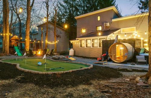 Tobyhanna House | Sleeps 15 Sauna Hot Tub Fire Pit & Putt Putt