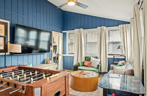 Tobyhanna House | Sleeps 15 Sauna Hot Tub Fire Pit & Putt Putt