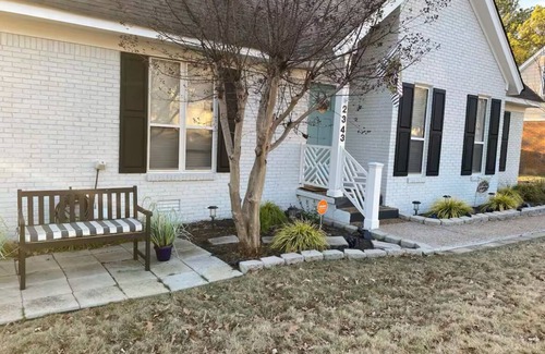 Ellendale House | SLEEPS 15-Shady Grove Area Home-5 Bdrms & flex area 6th Bdrm, in vibrant Memphis