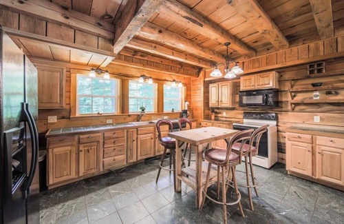 Mars Hill House | Sleeps 16 Hot Tub Sauna Dogs Welcome Ping Pong