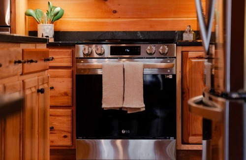 Carbon Hill Cabin | Sleeps 16! Luxury Cabin With Game Room & Hot Tub