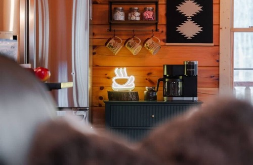 Carbon Hill Cabin | Sleeps 16! Luxury Cabin With Game Room & Hot Tub