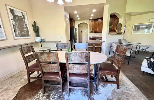 Payson House | Sleeps 16- Moutain View