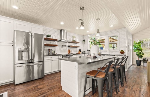 West Oak Hill House | Sleeps 16+ Oasis*Estate w/Pool Hot Tub Movie