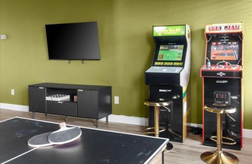 Alta Vista Estates House | Sleeps 16 Pool Hot Tub Sport Court Game Room