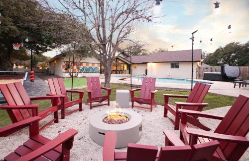 Castle Hills House | Sleeps 16 Private Pool Sport Court Hot Tub Arcade