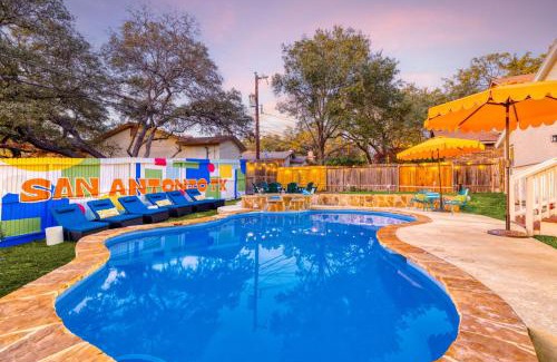 Hidden Creek House | Sleeps 18 Basketball Court Heated Pool Games