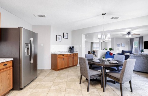 West San Antonio House | Sleeps 18! Family & Friends Vacation Home
