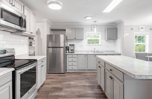 Madison House | Sleeps 18+ Madison House on 7 Acres