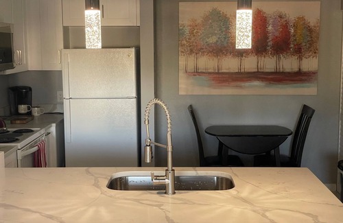 Central Sarasota Condo | Sleeps 2. Mins to Downtown, Beaches & Airport/Ground Floor Unit