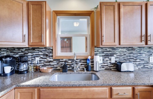 Albrightsville Ski Chalet | Sleeps 20! 1 Minute Walk To Lake & Pool, Family Reunions & Large Groups Welcomed