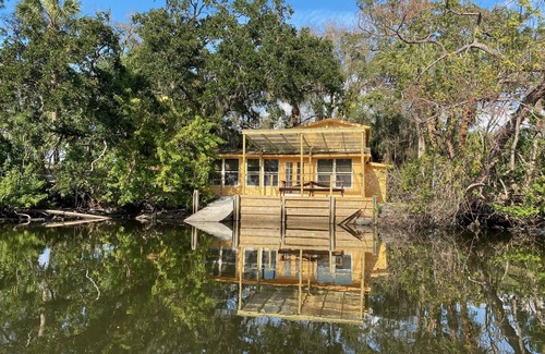 Town 'n' Country House | Sleeps 20+, 2 houses, Swim-Spa, hot tub, bachelor and party place