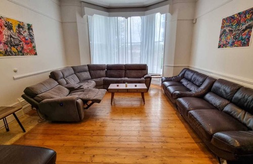 Ashton-under-Lyne House | Sleeps 20 Ashton Mansion by City SuperHost