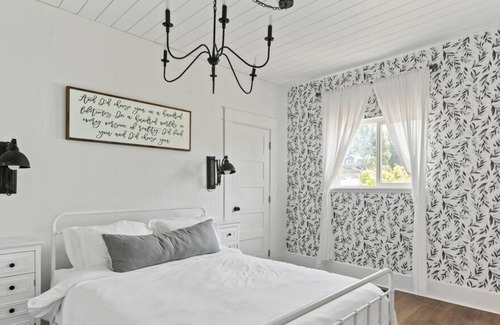 West End House | Sleeps 20 ★Family Getaway★Restaurants Shopping
