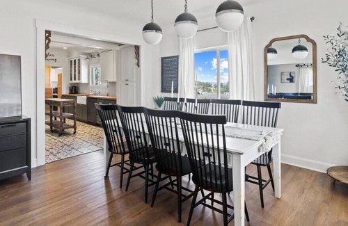 West End House | Sleeps 20 ★Family Getaway★Restaurants Shopping