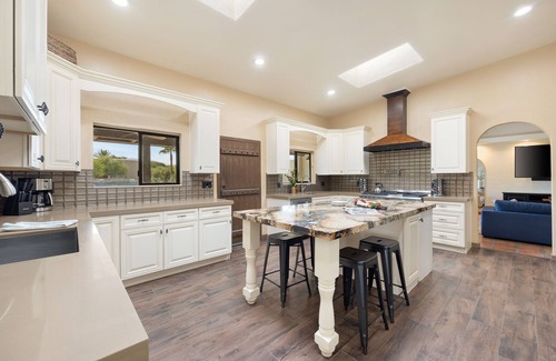 Bermuda Dunes Villa | Sleeps 20! Mansion w/Pool + Indoor Tennis Court | Starlight Estate by AvantStay