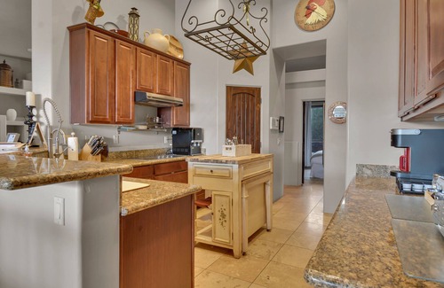 Cave Creek House | Sleeps 20, Patio Teppanyaki Grill, 2 Spas, Pool+